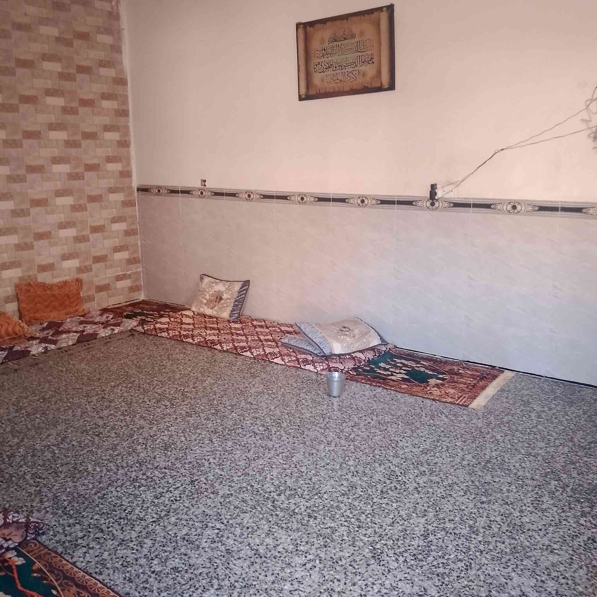 السلام عليكم بيت 100متر للبيع العنوان الغزاليه قرب شارع 60
يتكون من 3غرف نوم 3حمامات استقبال لبيت بيه نقص بيتونه ومن لداخل نقص بسيط

الاستفسار ***********

البيت زراعي مشمول بل تطويب بيه طلب تمليك من بلديه المنصور بيه الورقه الصفره 
السعر خاص

