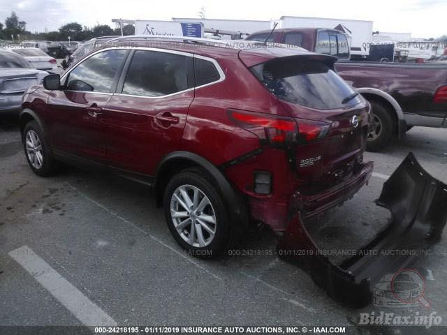 سلام عليكم نيسان روج سبورت sv 2017 وارد امريكي  
ضررها  بسيط وخلفي فقط وصور الحادث مرفقة مع الصور
في العراق بيها حادث شوية من دعامية وجاملغ جهة السايق
السيارة نضيفة لا لغود ولا شواصي
ماشية 61 الف ميل
محرك2000 
4سلندر مرغوب واقتصادي
 

شاشه جبيرة+ كامرة خلفية 

بصمه تشغيل+ مانع انزلاق +ABS
كهربائيات السيارة كلها شغالة وبحالة الوكالة
فول تحكم ستيرن

بلوتوث + AUX+ USB

تبريد قطعتين امامي خلفي 

رقم بغداد الجديد انگليزي

سعر السياره 135 ورقة وبيها مجال للشراي 

مكان السياره بغداد حي الحسين

هذا رقم صاحب السياره ((((   ***********)))) بي واتساب
