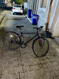 ا.  C700 حجم 27 رياضي نظيف ومابي نقوصات مكان بغداد الكريعات سعره 100 و...