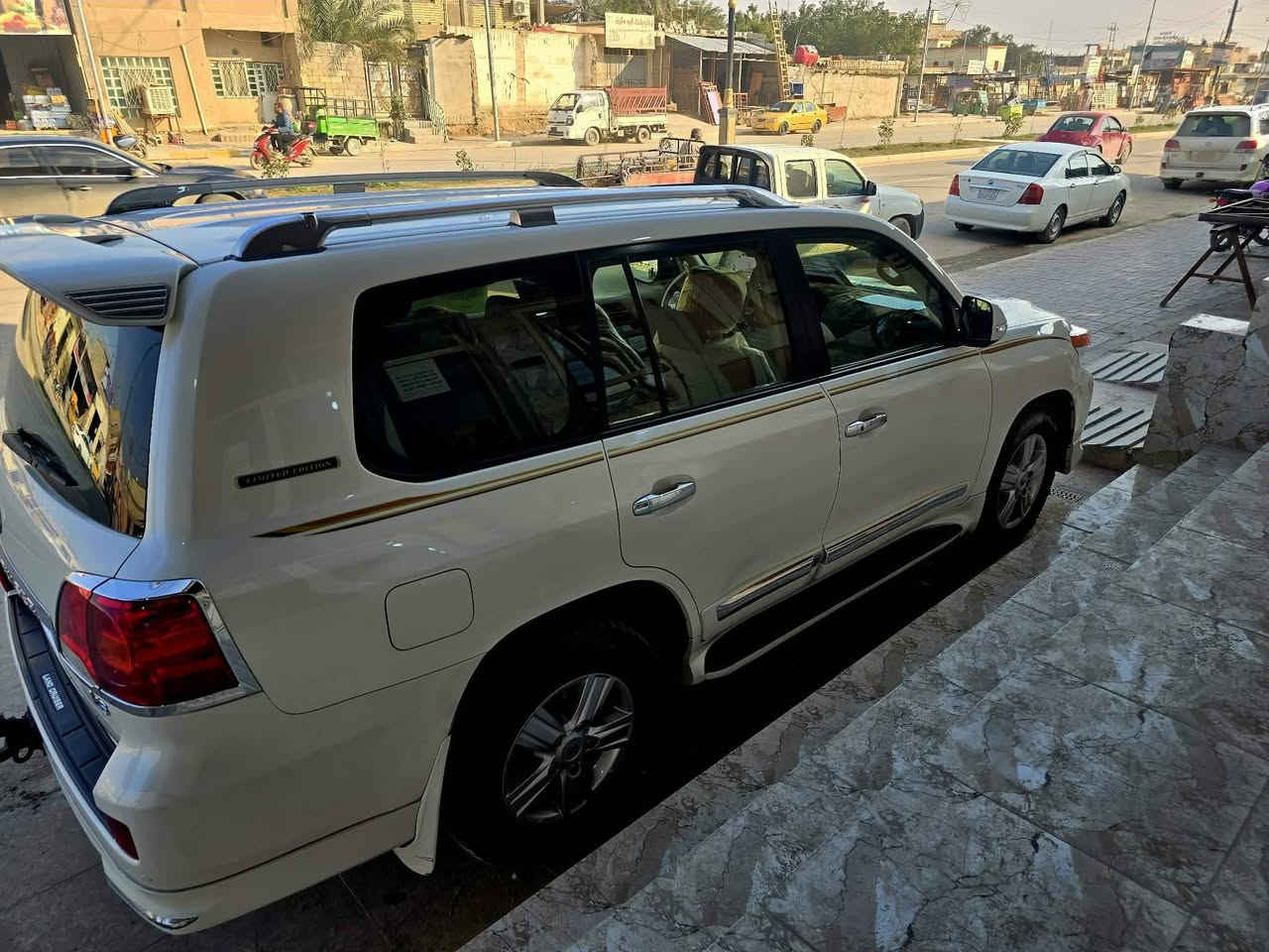 يالله السلام عليكم لاندكروز 2015  باب اول فول 1/1   V6 رقم بغداد الجديد باسمي هزه وفحص وسنويه كله جديد كير ومحرك ومكينه كله مكفول ممفتوحات تخم تاير جديد 

الموصفات 
فتحه سقف 
محرك V6
1-كامره 
2-شاشه 
3-طفايه 
4-اضويه زرق 
5- حساس دمعة  
6 -اضويه بيبان 
7-كشنات جلد +كهرباء + ثلاث حركات 
8-ماشيه 175 الف حقيقي 
9-لايت زينون 
10-تحكمات ستيرن 
11-مري كهرباء+ شفط +قلاب عند الرجوع +اشاير بل مري 
12-حساسات امامي خلفي 
13- يدات نيكل وباغة 
14-زراك لايت 
معروفه موصفات سياره احلى من صور بعده كله عل بلاد عل شركة لامحدث بيه شي ولاملعوب بيه مكان كربلاء السعر(450) ***********
