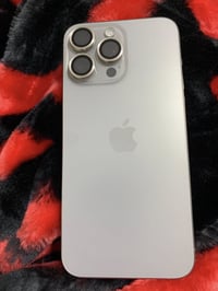 ايفون 15برو ماكس مع الكارتونه  📱   جهاز نضيف وضع الشركه ممفتوح  ذاكره ...