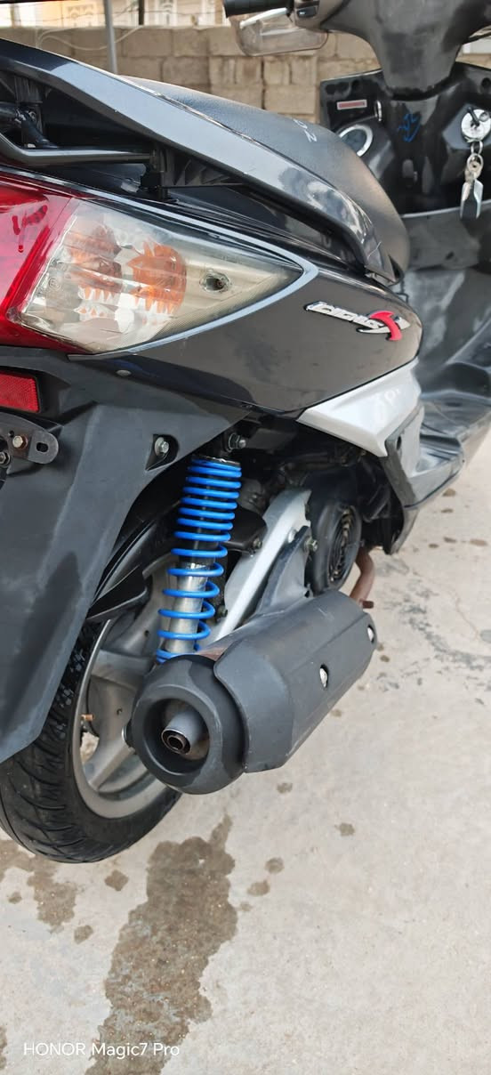 سلام عليكم...  سكنس فحل نوزل وارد ياباني نظافتها موضحة بالصور والفيديو... بيها جهاز انذار وبصمات ثنين مكفولة الكفرات والمحرك والكهربائيات الدراجة بلادية وانطي بيها ضمان سعرها مليون و150 مكاني بغداد محيط الكاظمية ***********
