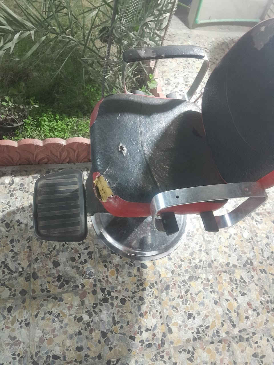 مرايتين وفاترينه +عربانه + كرسي شغال  $٢٠٠ *********** بغداد عبيدي
