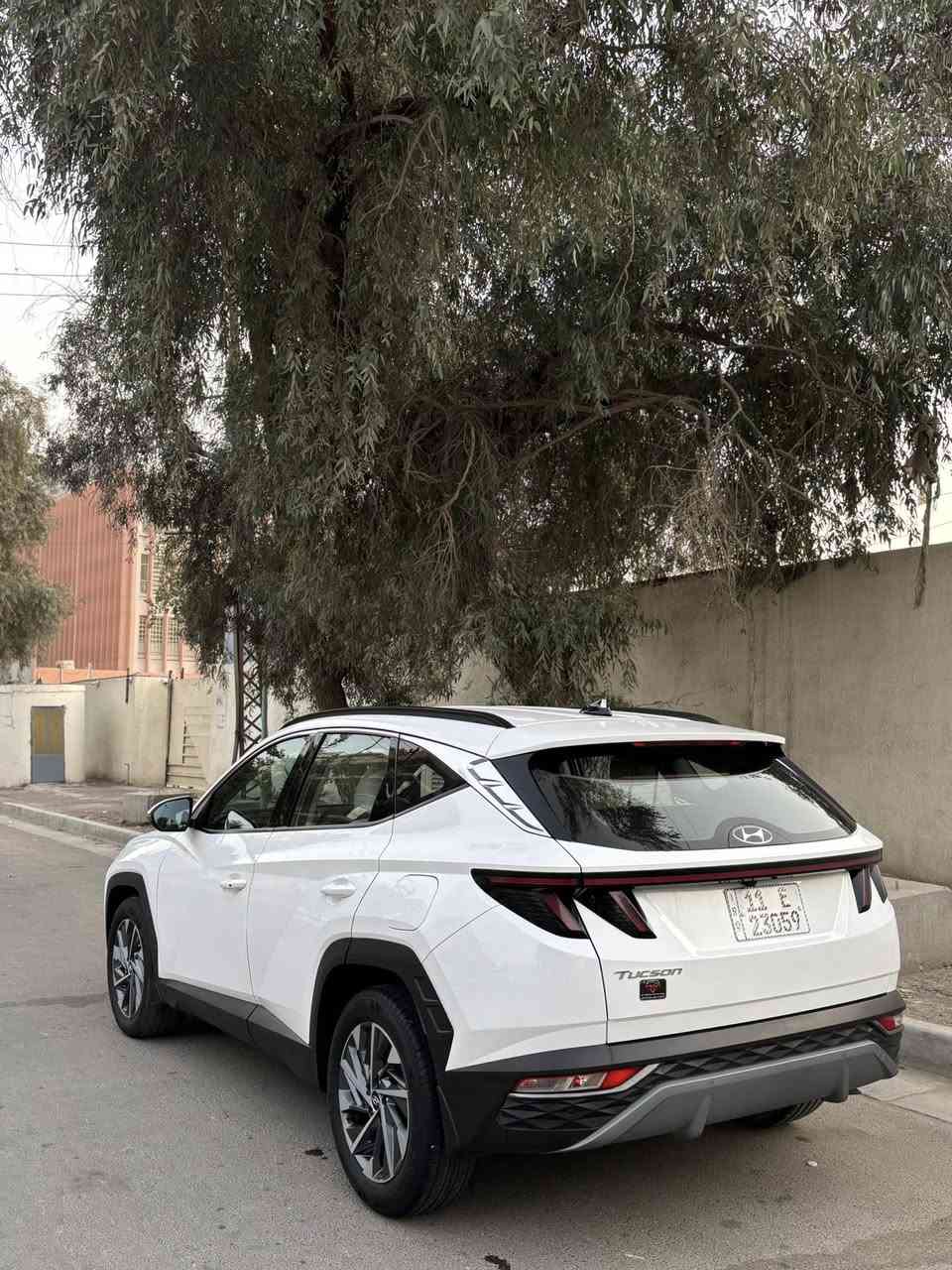 هونداي توكسان خليجي (2024) أبيض.
ضمان شركة الاولى.
 على حالة الزيرو ماشية (36 الف) فقط.
كفالة عامة من الحادث والصبغ والتبديل. 
مكينة كير على حالة الوكالة.
بيها بارد بالباب فقط.
سونار جديد موجود عندي.
فول مواصفات معروفة مواصفاتهة قمارة حديد.

رقم بغداد تحويل مباشر.
الموقع بغداد. زيونة.
السعر (210$) فقط.
للاستفسار الاتصال او مراسلة واتساب:-

***********
