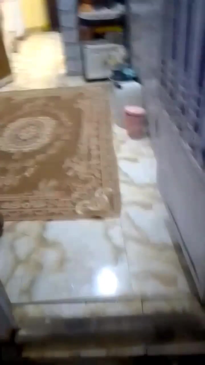 بيت للبيع مساحة ١٢٠ متر، ٣ غرف
ومطبخ ومخزن فوگ، غرفة ٥✗٤ وغرفة ٣✗٤  
ومطبخ ٣✗٤،هول ٦✗٤  وغرفة صغيرة ٢ونص✗٣ وتهوية وطارمة صغيرة، وصحيات، العنوان ورة الملعب بالبداية مباشرةً ورة اسواق الميقات ثاني بيت 
للتواصل ***********
