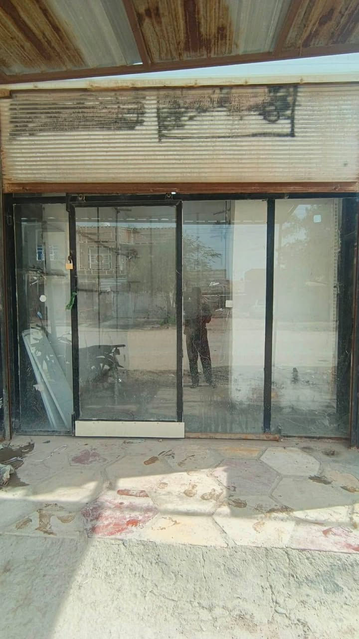 السلام عليكم ورحمة. مكلف مكلف بنشر محل للايجار بلعسكري شارع العريض قرب فرن مگصد نزاله ٣ والعرض ٢ متر بسعر مناسب لاستفسار اتصال عل صاحب المحل  ***********
