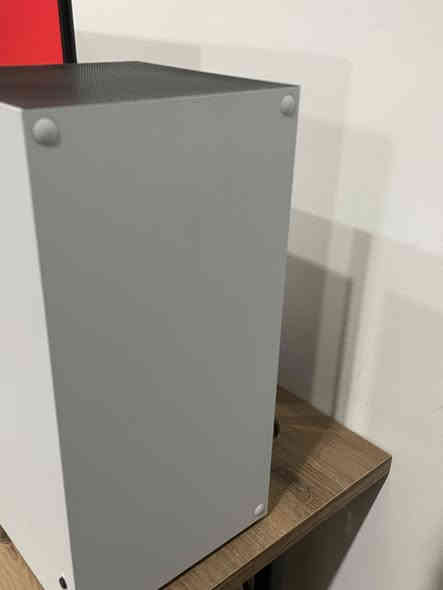 اكسبوكس سيريس اكس دجتال لون ابيض صارلي اقل من شهرين من اشتريته بعده حته الاشتراك مخلصان يجي ويا جوستك اول مطلعته من الكارتنه كبل خليتله كفر وستخدامي بيها كلشش قليل لان العب ماوس وكيبورد الجهاز ما اكلك اخو الجديد الجهاز جديد كلشش ونضيف كلشي ما بي تجي يمي تفصحه وتستخدمه وتدلل امانت الله الجهاز خير من الله يخبل بس ما عندي وقت استخدمه اصلآ هوه هسه الجديد مالته ب 800 اني رايده ب 650قفل جهاز تاخذه جديد مني واذا ما عندك حساب مال اشتراك اني انطيك بقه بي شهر مدري اقل ***********
