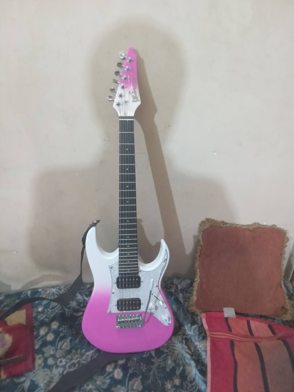 للبيع كيتار اكوستيك ايطالي وكيتارات كهربائية واحد صغير والاخر كبير


**إذا كنت صاحب هذا الإعلان وتريد حذفه لأي سبب، رجاءا أرسل رسالة إلى الدعم الفني**