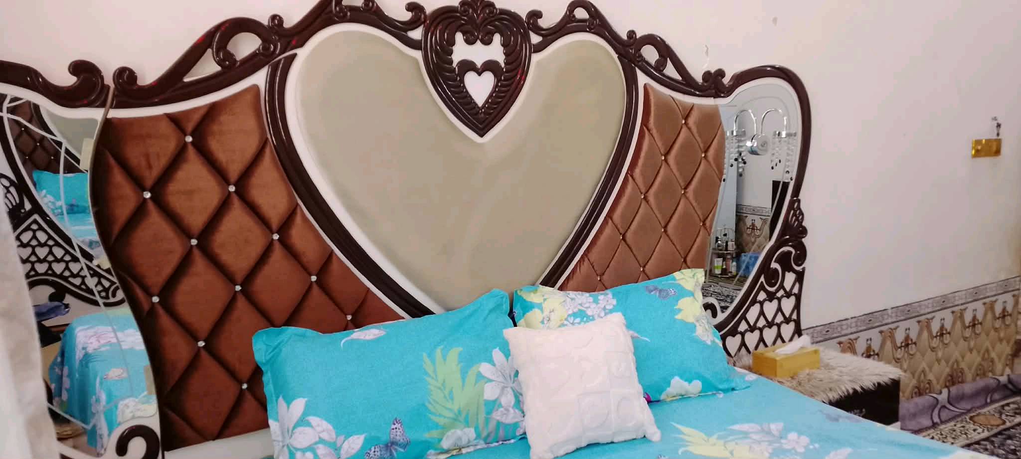 السلام عليكم 
غرفة اخشاب تركي نضيفه مستعمله شي قليل ومناسبه الشراي يتفضل خاص او مراسله عله الوتساب ‏‪0788 740 3593‬‏
المكان 
النجف الاشرف 
قضاء المشخاب 
ناحية القادسيه