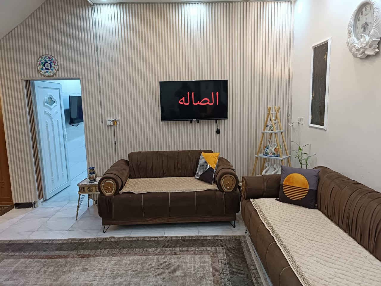 السلام عليكم بيت للبيع طابو زراعي سند25
طابقين مع كراج واستقبال منفصل حمام عدد3
غرفه عدد 3
ارضيه بورسلين جديد 
المساحه 125
ماء مجاري وكهرباء البيت ماناقصه شي 
العنوان كربلاء الحر الصغير شارع المستوصف  للتفاصيل اتصل على الرقم  ***********
