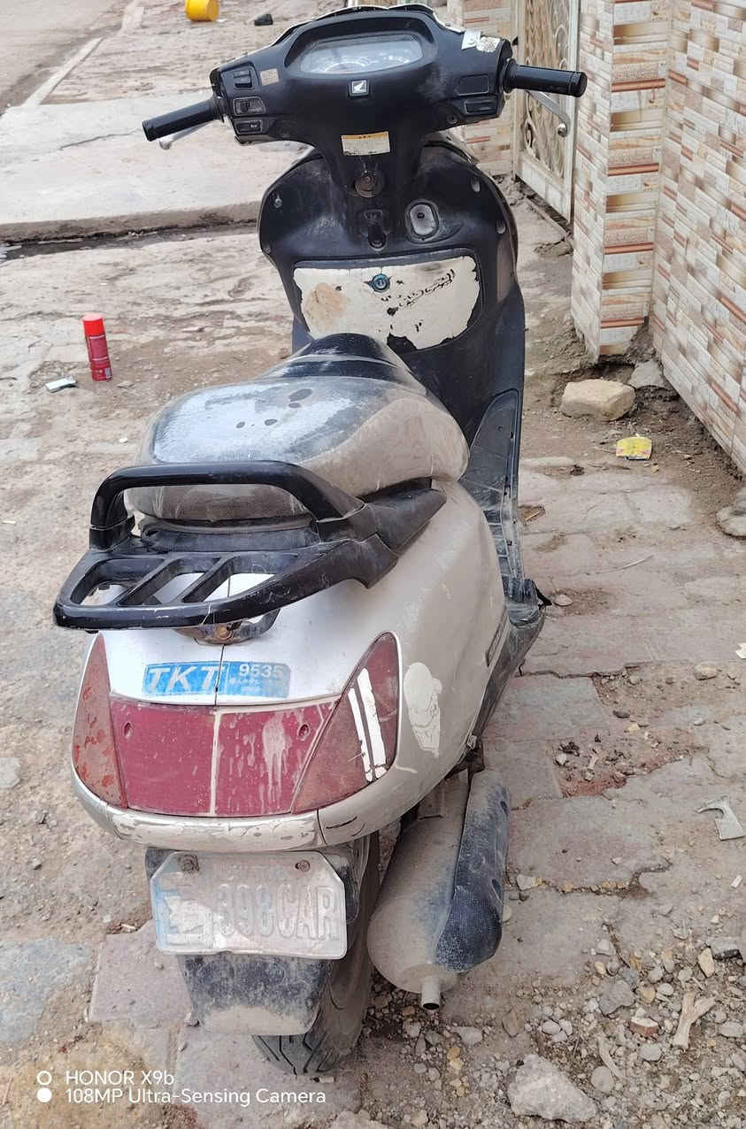 سلام عليكم/سبيسي للبيع ياباني رمبه الدراجه متروكه شويه كفرها الكدام شوي تعبان بس الدراجه خير من الله شغاله الدراجه مجفته تجفيت مضبوط كله اصلي سعرها 300وبيها مجال للشراي وهاذه رقمي ***********
