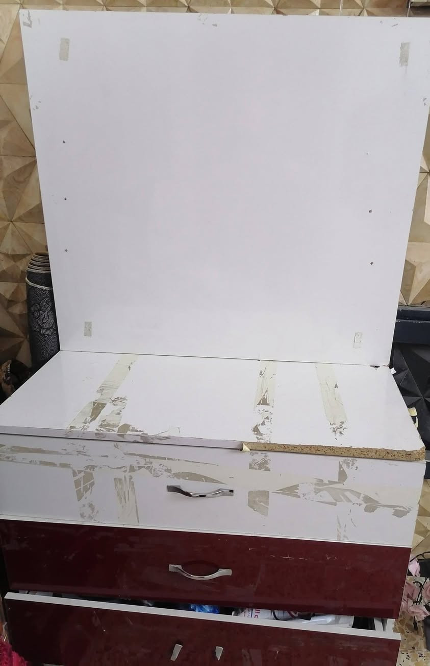 غرفة نوم للبيع
الجربايه يرادلها خشبات للقاعده او صوميا
وميز التواليت يرادله مرايا


**إذا كنت صاحب هذا الإعلان وتريد حذفه لأي سبب، رجاءا أرسل رسالة إلى الدعم الفني**