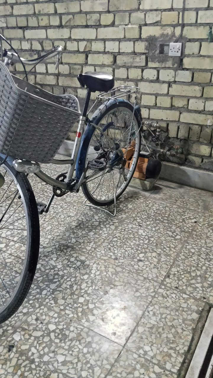 السلام عليكم بايسكل بناتي للبيع سعر 90 بغداد حي العامل ***********
