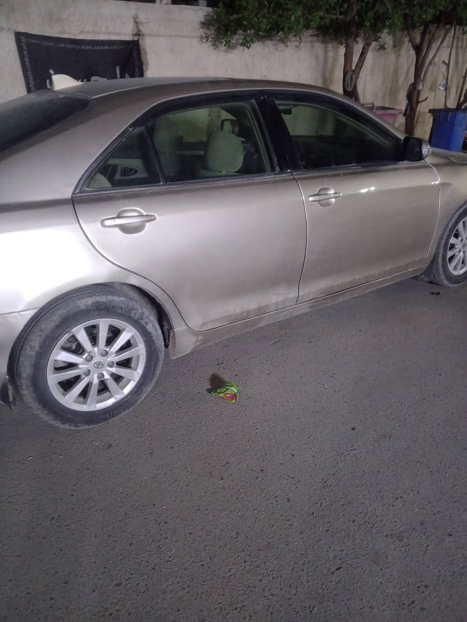 السلام عليكم كامري للبيع موديل 2008مكينه كير خير من الله صدر تبريد تدفئه جاهزه حادث امامي الاستفسار ***********السعر76بيهه مجال
