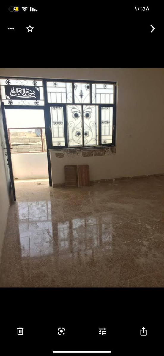 شقه حديثه للاجار مساحه ١٠٠ متر بعقوبة على شارع الرئيسي لجرف ملح تجاريه تحتوي على غرفه نوم وهول ومطبخ وصحيات وبالكونه الاجار (٣٠٠ ألف) (***********)
