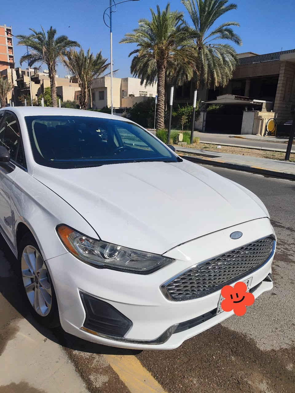 السلام عليكم. للبيع فورد فيوجن هايبرد 2019 مواصفات SE ماشية 81 مايل رقم بغداد بسمي تبريد ثلج حادثها موضح بالصورة جاملغ وبنيد راجع بارد بدون صبغ بدون ايرباك وبيها حادث بالعراق باب سياق بارد PDRبدون صبغ مكاني الكرخ السعر 125 وبيها مجال 
***********
