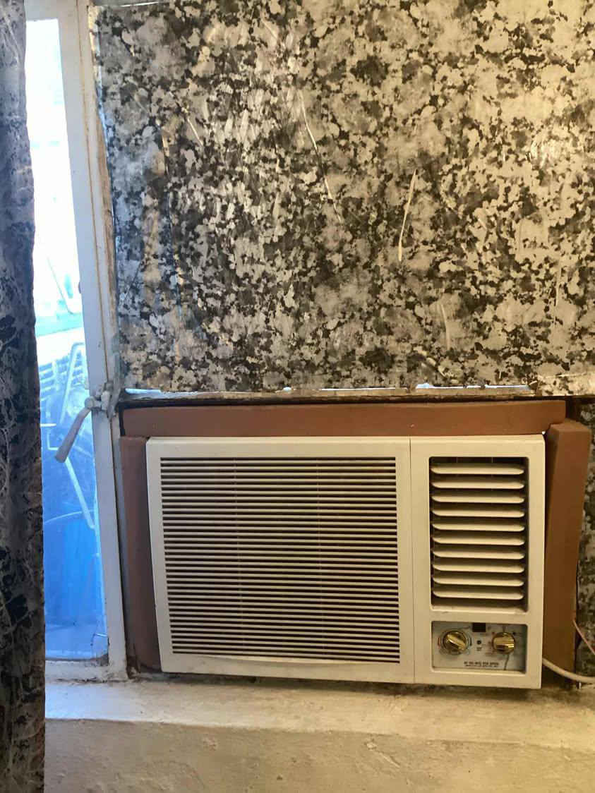 السلام عليكم غراض للبيع مكيف نضيف وجديد سعره ٢٥٠ وبي مجال وكنتور سعره ١٥٠ وبي مجال  والبلازما ٥٠ وبيهه مجال كلهن نضيفات وشغالات
الاستفسار الاتصال على الرقم 
***********
