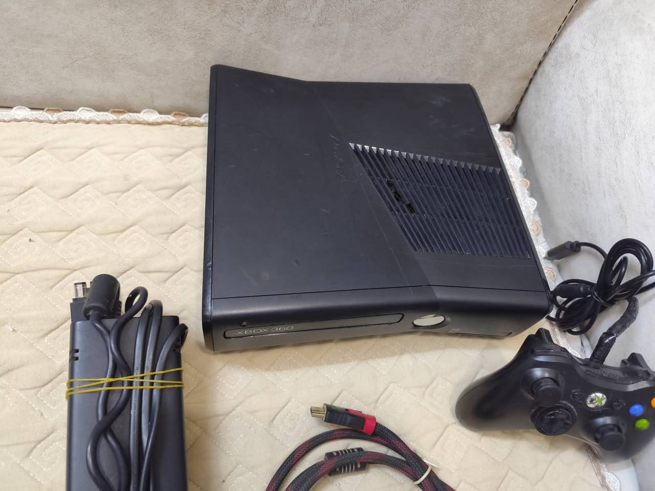 سلام عليكم شباب
متاح جهاز اكس بوكس 360 نضيف وشغال ومهكر جويستك وحده ام الواير بدون مشاكل هارده 250 كيكا مليان اللعاب 138 لعبه  اللعاب قويه وكلهن شغالات محوله وكيبل hd جهاز شغال فول كبل شد واللعب سعره ب105 الف مكاني بالحله حي الصحه 
***********
