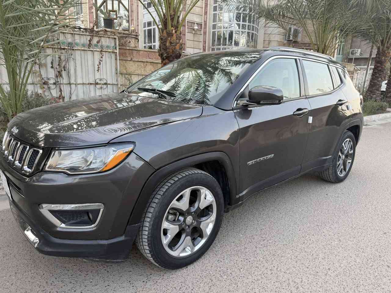 جيب كومباس 2020 وارد امريكي ضرر بسيط الدعامية مبدلة والبنيد انصبغ بدون تبديل بدون دواخل وصور الحادث والسونار بالمنشور
مواصفات ليمتد تجي فول عدا الفتحة وكلشي واضح بالصور
رقم بغداد بأسمي تحويل مباشر ومكاني بغداد 
سعرها 130 ورقة ومجال بسيط *********** 
ملاحظة / المحرك والكير والصدر والتبريد وتخم تاير كله مكفول ومامفتوح بيها برغي السيارة وحاليا جاهزة من كلشي
