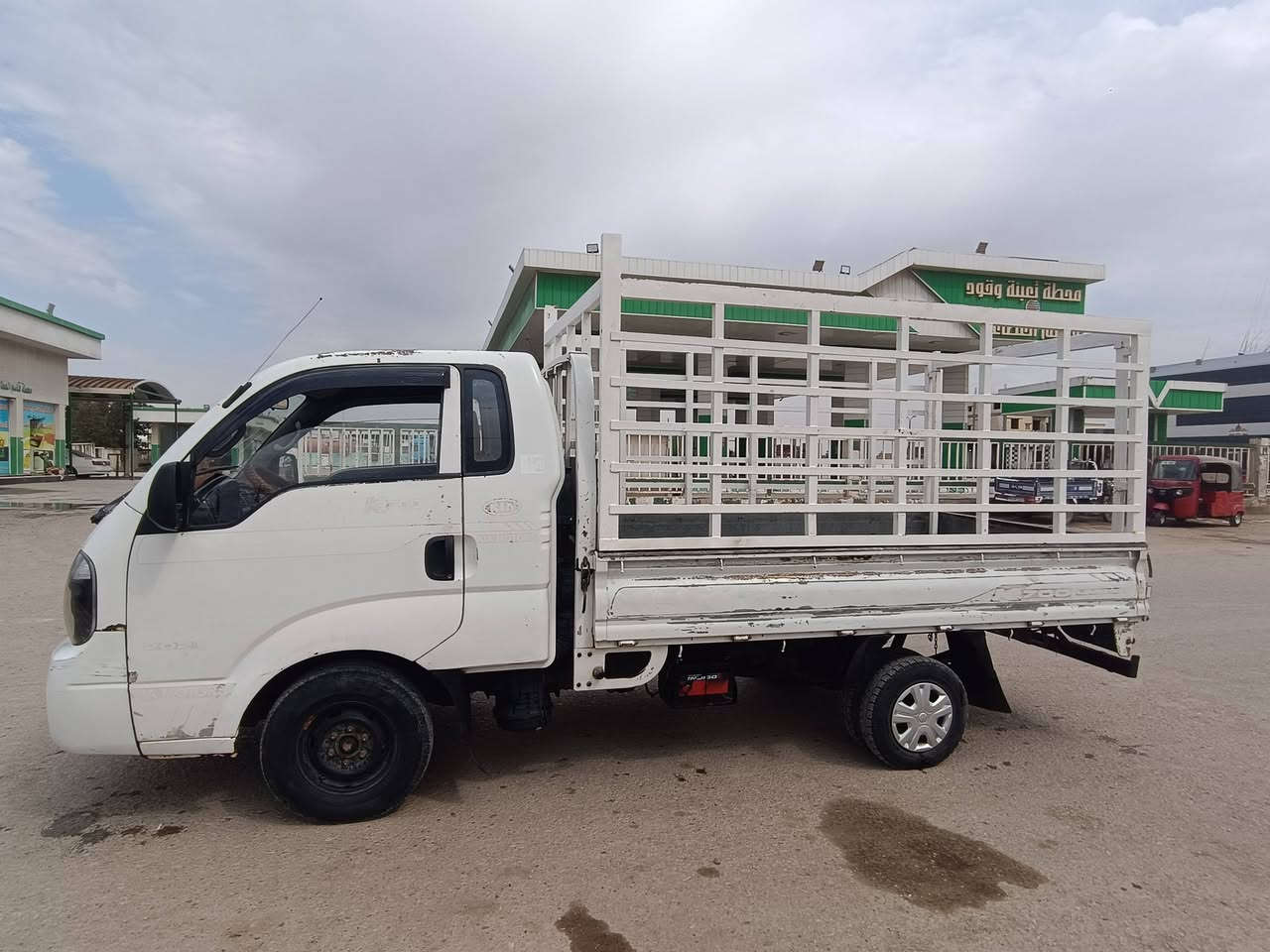 كيا2700سياره مكفوله كير ومحرك تخم تاير جديد مانقصه اي شي السعر 88موديل 13.رقم ***********
