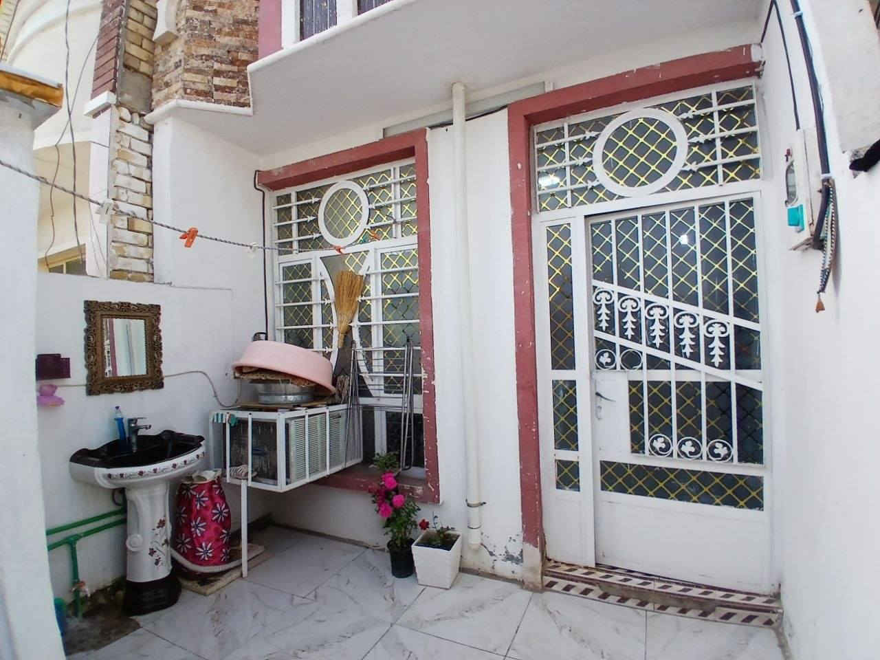 بيت 75 متر  3.75 × 20    مسلح طابو   ( للبيع )
طابق واحد يتكون من(صالة  صحيات ٢  ومنور وغرفة نوم وسطح شتايكر   )
 حالة البيت نظيف جدًا  مابي اي نقص اني صاحب البيت 
الموقع🔺️  ابو غريب  _ الشهداء _ شارع المشجر قرب السريع 
لمزيد من المعلومات الاتصال على الرقم  *********** متوفر واتساب @الجميع
