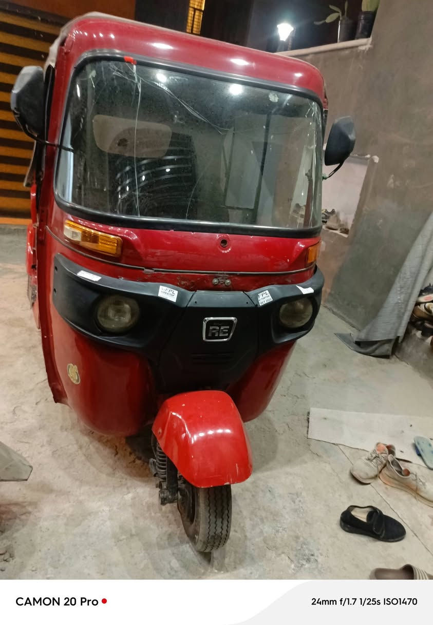 سلام عليكم 18 باجاج شركت المصطفى 
محرك نضيف اكسن نضيف لاصوت ولا تبخير 
اوراق اوراق تكتك امعمره عام 
مكاني بغداد رايده 3600 
***********
