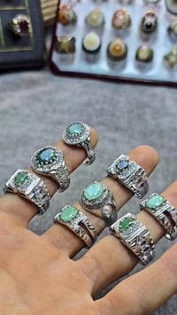 زمرد اخضر • فضة مطلية روديوم • كربلاء العلاوي