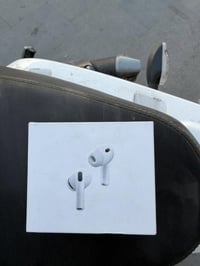 مرحباً سماعة ابل AirPods Pro 3 للبيع جديدة ممفتوحة السعر 320 الف 07715...