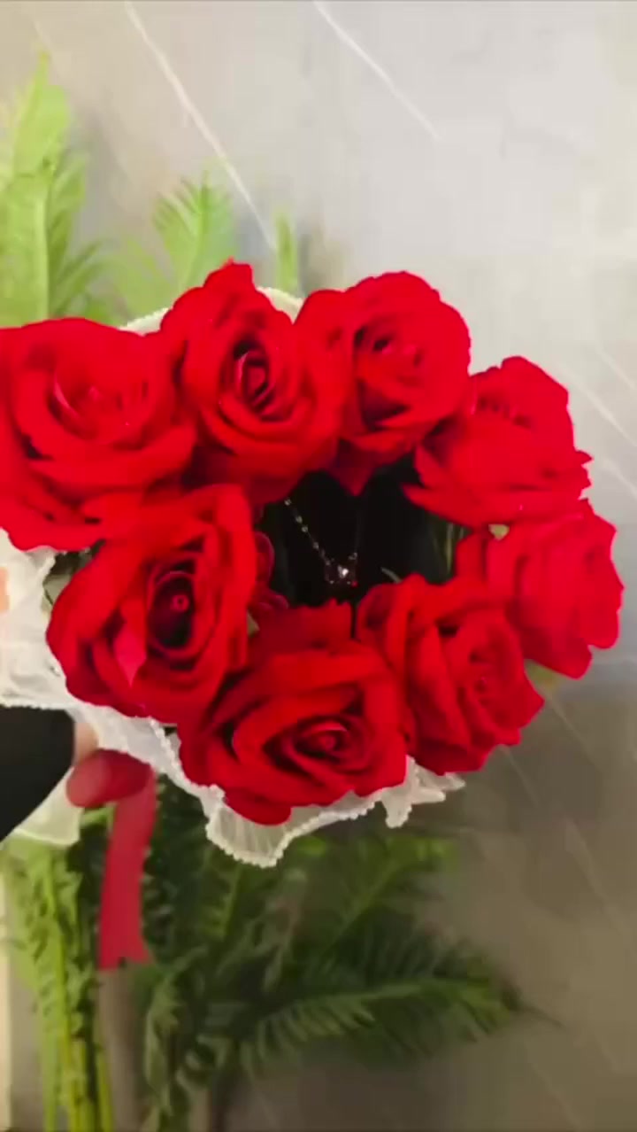 "مو بس بعيد الحب أنتِ عيدي، أنتِ العيد لكل أيامي، وهاي الهدية بسيطة بحق عيونچ..🌹✨"
 #بيج #مزايا


**إذا كنت صاحب هذا الإعلان وتريد حذفه لأي سبب، رجاءا أرسل رسالة إلى الدعم الفني**