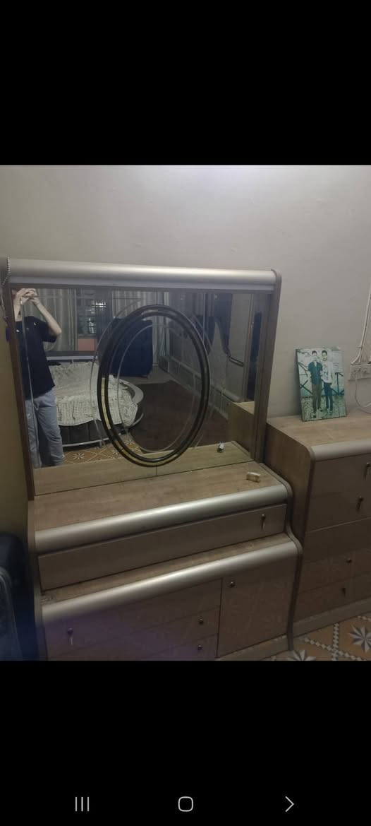 للبيع غرفة نوم تركيا 
8 قطع الغرفة اخت جديدة 
بس بيها ضرر واحد بل جرباية سيبايه طاكة 
للستفسار خاص او واتساب 
***********
