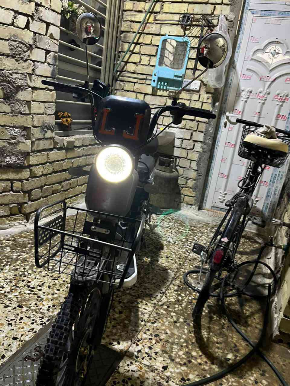 السلام عليكم
دراجه شحن للبيع السعر 150ألف 
محتاج فلوسهه ومستعجل عليهن

عنوان الدورة ابو طيارة 

رقمي:***********
