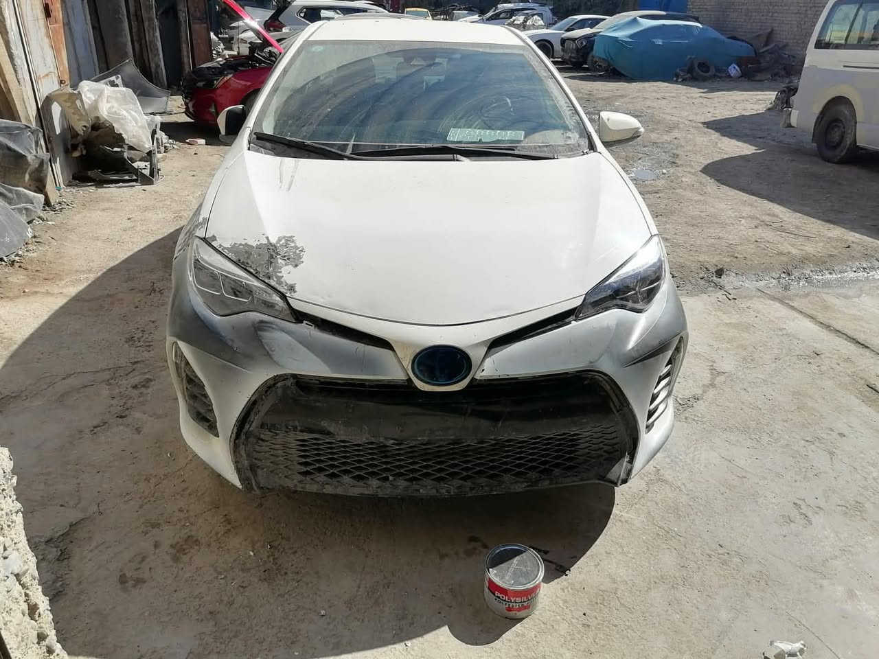 🏁 تويوتا كورولا 2018 SE .. الرياضية وبسعر مناسب 🏁
السيارة للي يدور نظافة وشكل هجومي ومواصفات كاملة.
رقم بغداد
 * المحرك: 1800cc (محرك الكورولا الشهير بالاقتصادية والتحمل).
 * اللون: أبيض لؤلؤي يلمع.

 * لايتات عدسة (Zinon) مع لدات نهارية أصلية.
 * الويل: ويل كب حجم 17 مغلّق (الرياضي الأصلي).
 تجنن.
 * التحكم: شفتات خلف الستيرن (تبديل سرعات رياضي)، تحكمات ستيرن كاملة جهتين.

 * رادار: نظام الرادار الأمامي للحماية من التصادم.
 * المسار: نظام التنبيه عند الخروج عن المسار.
 * السرعة: كروز كونترول (مثبت سرعة) ذكي.
 * الكاميرا: كاميرا خلفية بلادية واضحة جداً.

 * السيارة وارد أمريكي، ضررها جداً بسيط (طرف البنيد والجامرلغ فقط) مثل ما موضح بالصور.
 * بدون إيرباج (إيرباجات سليمة)، بدون لغد، بدون شاصي.
 * السيارة جاهزة من "البرغي للبرغي"، تشغل وتوكل بالله.

📍 المكان: [ديالى بعقوبه].
📞 للاتصال: [***********].
