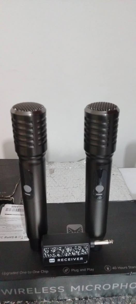 تابع الفيديو السلام عليكم ورحمة الله وبركاته خدام الحسين مايك لاسلكي 6قطع كل قطعه 2 مايك مع رسيفر بطاريه لوثيوم تدوم 20 ساعه جره وحده قابله للشحن الشحن كيبل تايبسي  امريكي اصلي مصنع لدولة المانيا قطع حديد ثقيل مده حقيقي 50 متر شرط صوت ونقاوه ودفع كلش راقي بمعنى الكلمه جمله مفرد سعر القطعه دبل مايك 35 الف مع التوصيل قطع تحفه اي استفسار هذه رقمي ***********اخوكم ملا عصام الكربلائي
