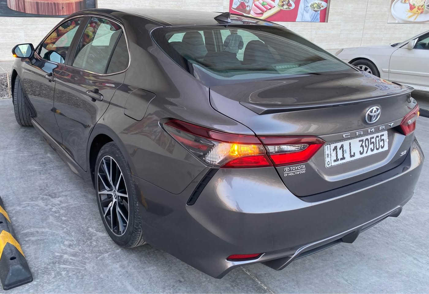 تويوتا كامري 2024 SE
رقم بغداد مشروع وطني 
محرك ٢٥٠٠ بانزين 
مقاعد جلد
كرسي سائق كهرباء
ويل ١٨
شاشه كاميرا تحكمات
ماشيه ٥٠ الف حقيقي 
بيه صبغ جاملغ وبنيد بدون دواخل 
السياره جاهزه من كلشي 
السعر 195$  وبيه مجال بسيط 
للاستفسار ***********
مكان السياره بغداد العامرية بغداد, العراق
