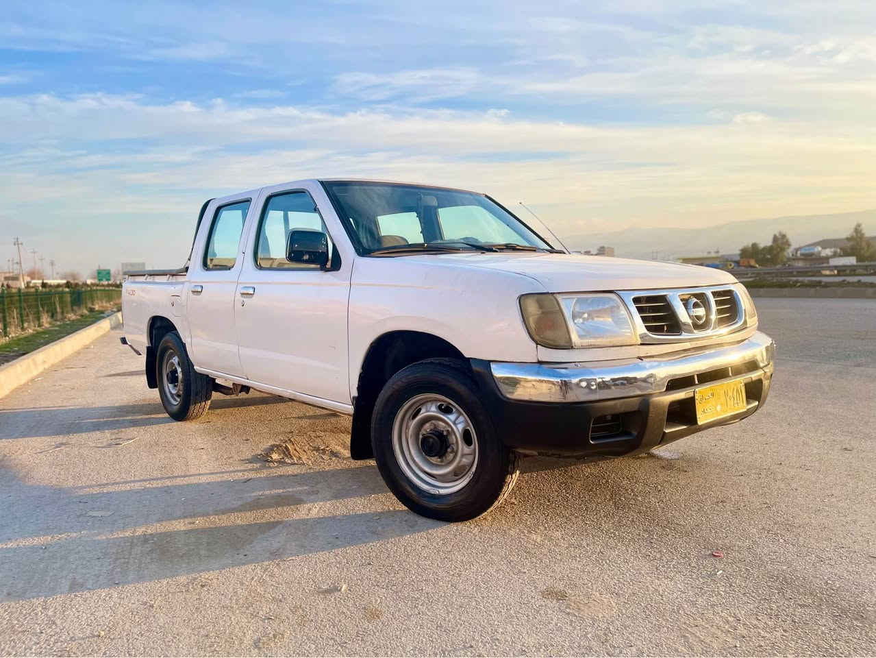 نیسان پیکاب مۆدێل ٢٠٠١
ئارمی پلاستیکی ئەسڵی سلێمانیە
کامل  بۆیاخ نیە بەکامل بۆیاخ دەیفرۆشم  لەسەر بۆیاخ هەڵدان بۆیاخ کراوەتەوە
دەعمی قرسی نیە و ناوی نەگرتوە و قرچی نیە 
سەیارەکە لە سلێمانیە
*********** Singapore
