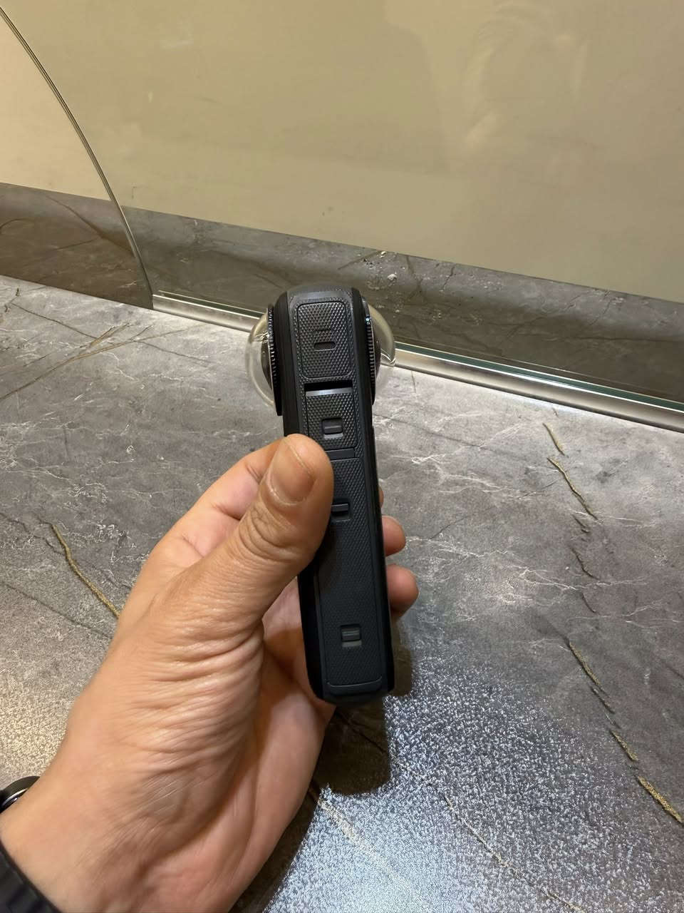 السلام عليكم للبيع انستا x4 مع ملحقات اضافيه
4 عدسات حمايه 
لاسق لشاشه حمايه 
ترايبود + عصه الاصلي مال انستا 
حافضات ثنين ستاند مكتب او سياره 
درع حمايه 
كلها 600 الف 
الكامره جديده مصارلها سبوعين من اشتغلت
مشحونه مره وحده


**إذا كنت صاحب هذا الإعلان وتريد حذفه لأي سبب، رجاءا أرسل رسالة إلى الدعم الفني**