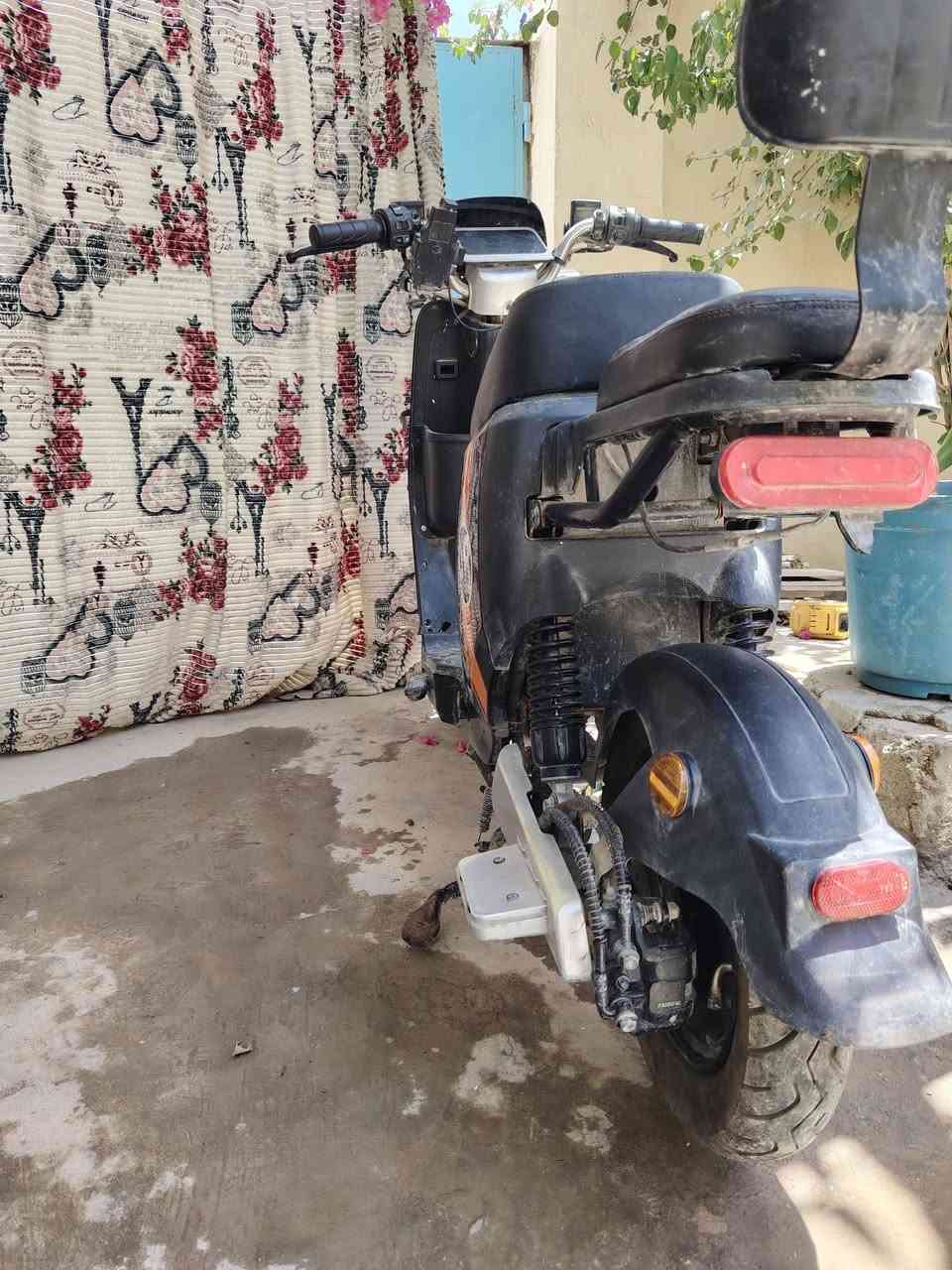 سلام عليكم دراجه اي 8 كلشي كدامكم كفرات بيهن شوية كسور 
اشترته من ابن كرماشة بشارع المدينه صارلها 4 سنوات 

ماصار شهرين من بدلتلها بطاريات وصار بيها خلل ماعرف بل

 ضبط شغاله بس ماتمشي والتاير الورة بنجر ابيعه على
 وضعه 

بطاريات ب270 اخذتهن الله شاهد 33 واط 

ابيعه على وضعها ب 325 مكاني نجف نهاية شارع المدينة


**إذا كنت صاحب هذا الإعلان وتريد حذفه لأي سبب، رجاءا أرسل رسالة إلى الدعم الفني**