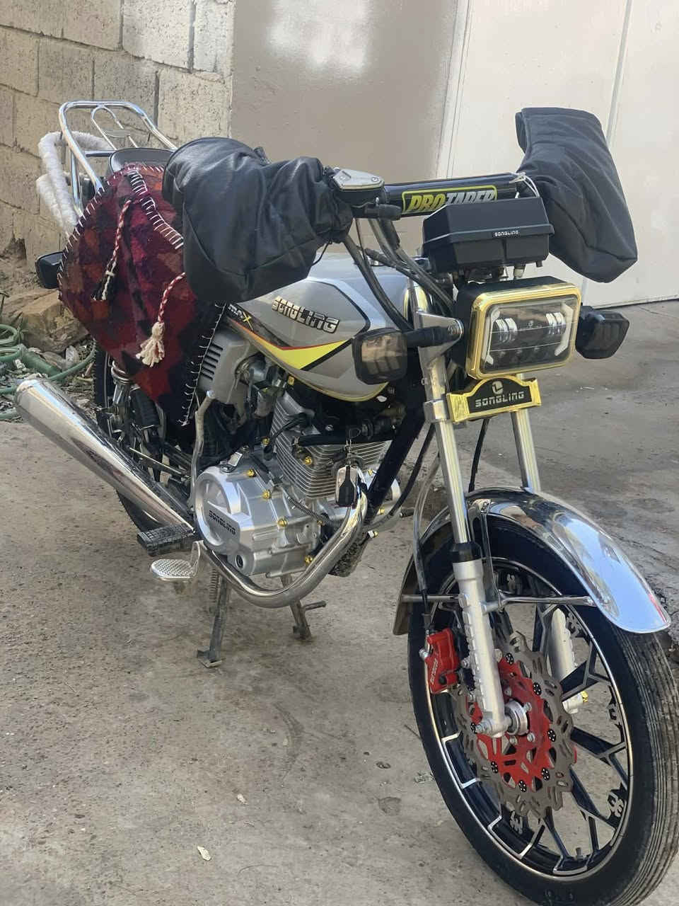 سيفان موديل 25
السعر725وبي مجال
أوراق موجوده 
مكاني ديالى الخالص 

تفاصيل الدراجه

محرك  شلعه فول بي

النقص الي بي فقط باتري  

والدشبول واكف (ما محروك بس نقص واير)

موجود خاص


**إذا كنت صاحب هذا الإعلان وتريد حذفه لأي سبب، رجاءا أرسل رسالة إلى الدعم الفني**