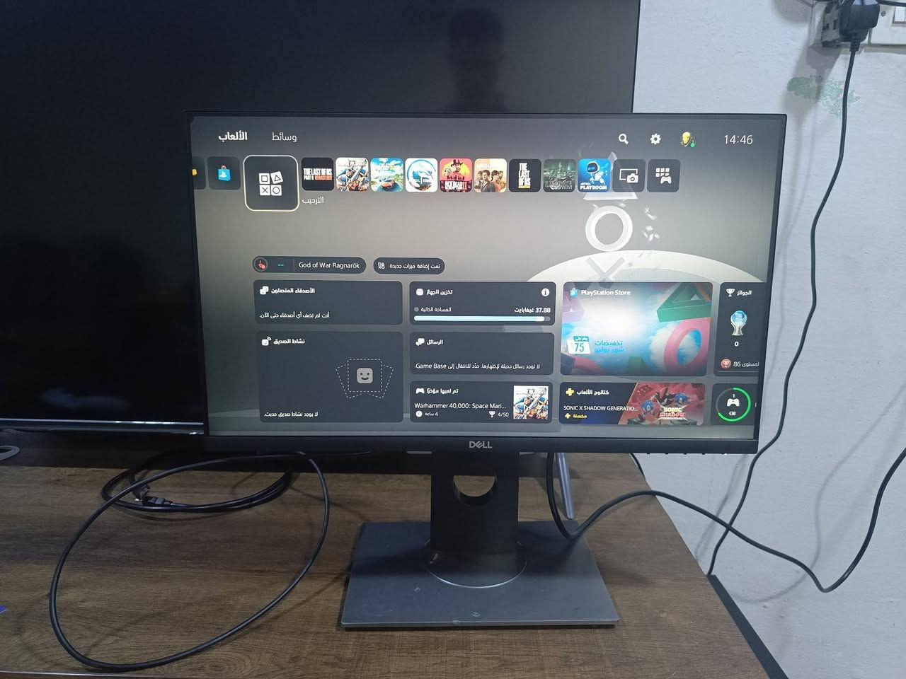 عندي شاشة dell S2421H 
تصلح للالعاب و للمونتاج و شغل الفوتو شوب
مواصفاتها : 75Hz
                 1080p Full HD
                 RGB 
                 الوانها تصل لي 1 مليار لون 

بس بيها عيبين باخير صورتين مصورهم 
1. الزاوية بيها سواد 
2. شريط بكسلات مشعول 
بالاستخدام ما راح تلاحظون هذا الشي و لا راح تأثر على شغلكم 
----------------------------------------------------
رايدها ب 75،000 الف 
وبيها مجال شي قليل .

للاتصال ***********
