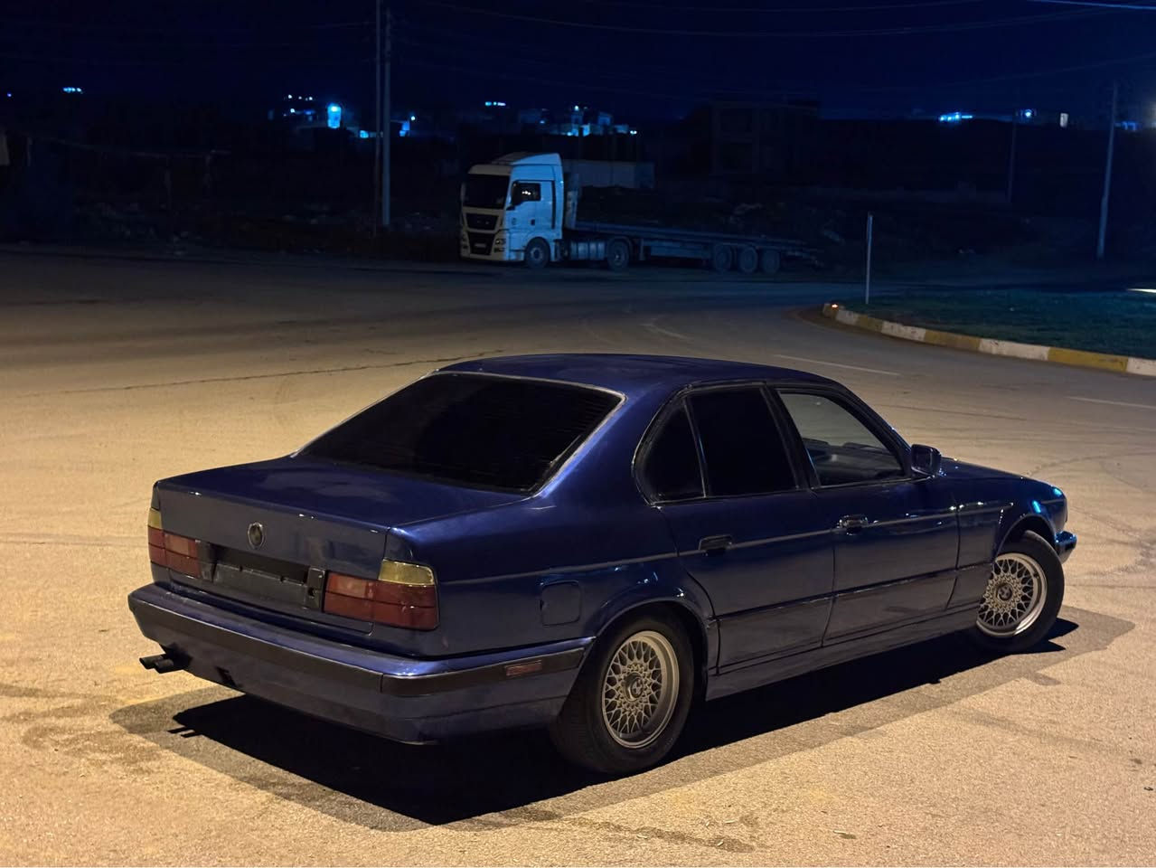 سەرەتا بەناوی خوا 
سەیارەکە سەنەویەکی هەیە بە علوج دەی فرۆشم 
مۆدێل ١٩٩١
کوشنجڵد سیاحی
ناوخرفەی لۆک 
سوکان m
کارەبایەتیو گێرومەکینە بەشەرت
موسوبراوە بەشەرت
٢٥٠ مەسرەفیم تێدا نەهێشوە 
تندوتۆڵ 
ویلوتەیای لۆک 
تازە کامل کورە کراوە 
سەیارەکە وەسفی ناوێ تاکو خۆت نەیبینی 
سەعری ٣٠$ گەڵاو تۆزک مەعامەلە
شوێن:قەڵادزێ
***********
موشتەری نی سەری منو خۆشت مەیەشێنە بشدار, السليمانية
