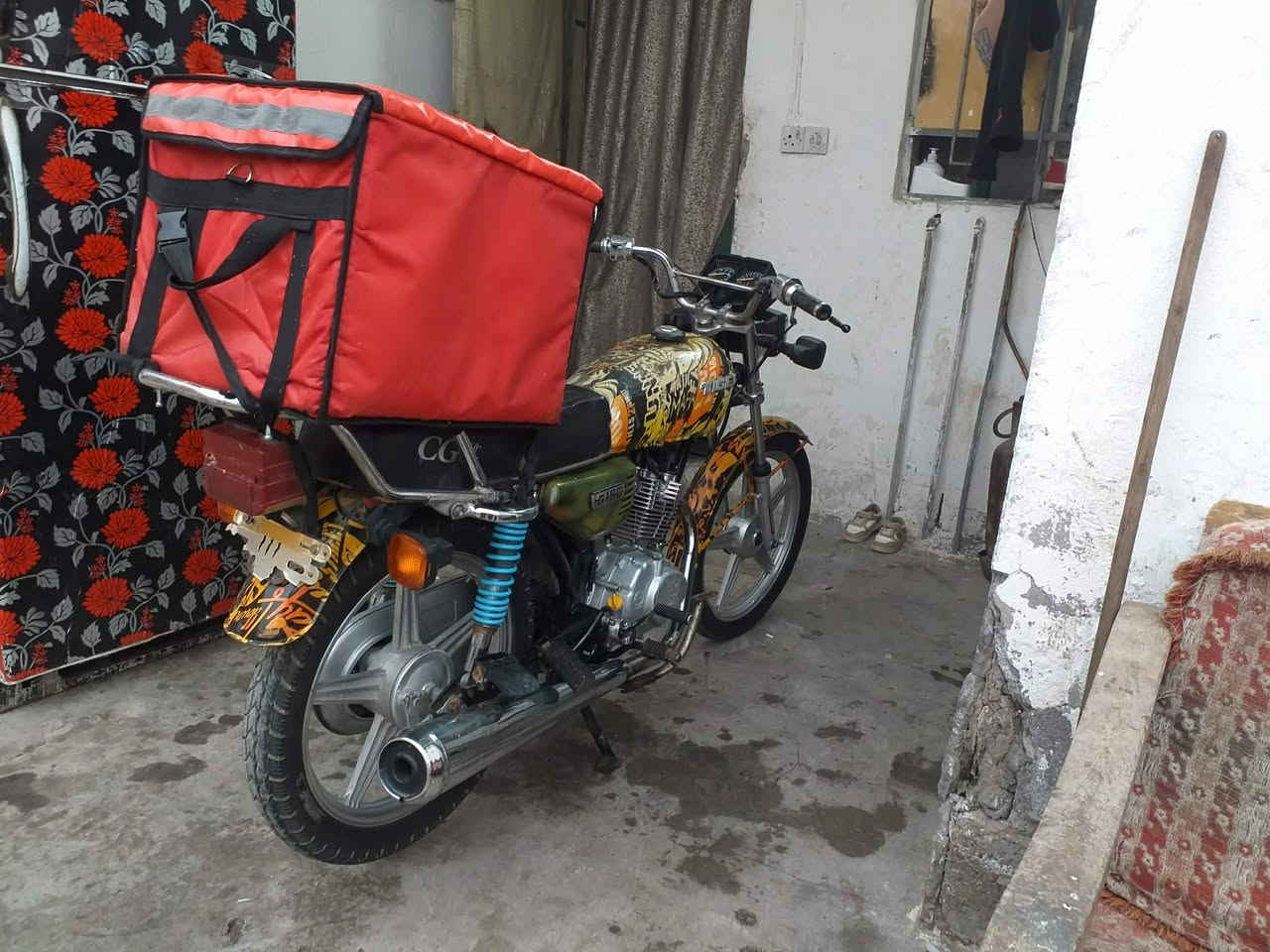 سلام عليكم هاي الدراجه للبيع مكينه كلشي مابيها كهربائيات شغاله بدون اوراق اكفلك حلال وحرام سعرها ٣٢٥ مكاني بغداد وره السيطره مال شعب ***********
