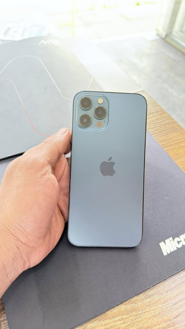 السلام عليكم
ايفون 12 بروماكس 256 نضافة 100‎%‎ 
بطارية 79
بي نقطة سودة بالشاشة من اول ما اشتريته لحد الان ما مأثرة علية
انطيك ضمان ما مفتوح ولا برغي بلادي 
السعر 450 الف بي مجال بسيط
مكاني الوزيرية ***********
