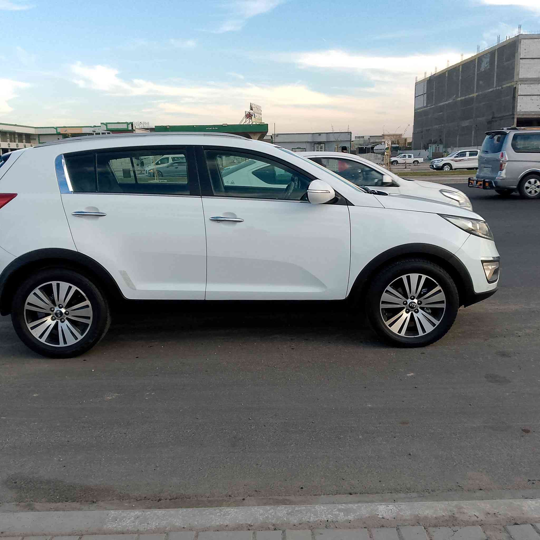 السلام عليكم 
للبيع كيا سبورتج خليجي 2015 
رقم البصرة  تحويل ثاني يوم سياره باسمي 
مكفولة كفاله عامه 
مكينه 2000 دوش خليجي 
مكان السياره البصرة 
السعر 165 
***********
