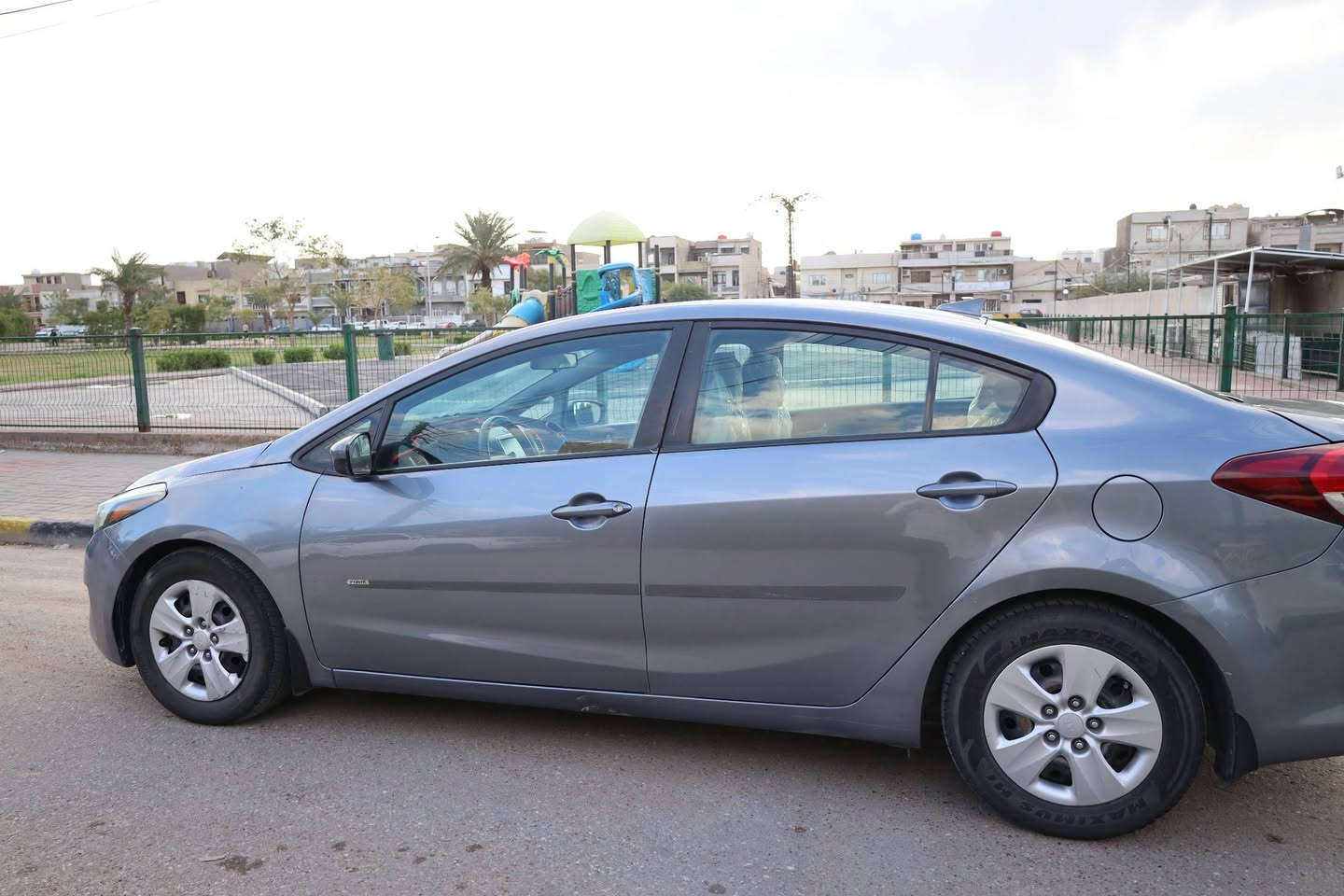 السياره رقم بغداد وبأسمي
ماشية ٢٣٠ الف كيلو متر
بدون حادث قوي فقط طخات
 ( بنيد مبدل اثر طخه وليس حادث+ الجاملغ جهة السايق اثر طخه وعندي الجاملغ القديم البلادي يرجع بارد + حادثها الأصلي طخة جاملغ خلفي بدون دواخل) 
 بدلت بنيد اثر طخه سطحيه فقط مو حادث 
السياره بدون دواخل ‼️
شاصي + لغود مكفول ✅
صدر جديد ✅
محرك مكفول ✅
كير مكفوول ✅
رقمي 
***********
عنواني السيدية 
السعر النهائي ١٠٣ قفل قفل بدون عمله،الي يريد اقل من هذا السعر لا يتصل لان السعر نهائي ‼️
وبخدمتكم جميعاً
