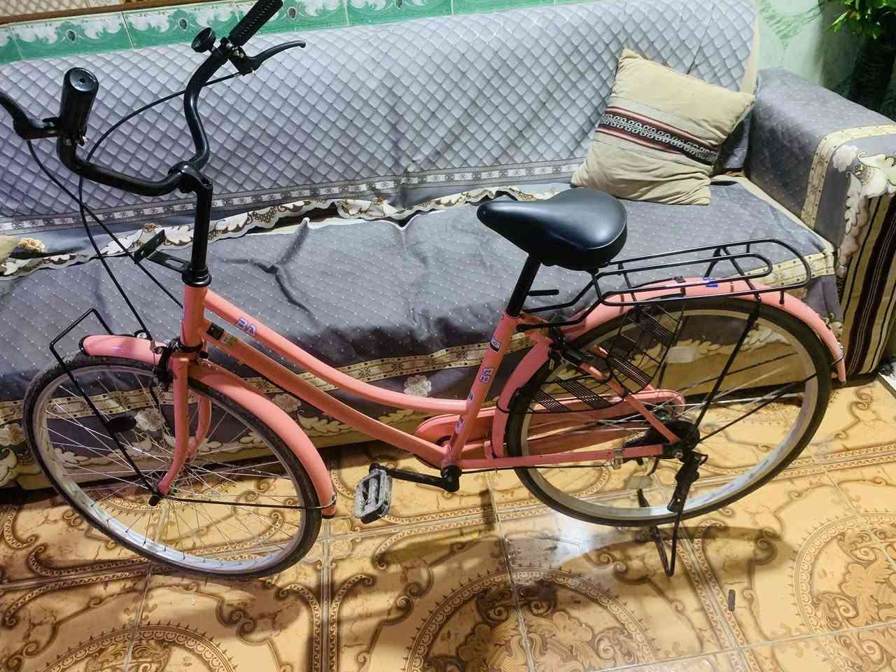 سلام عليكم بايسكل شركه BD مديل 2022 حجم 26 لون وردي جديد باله نازل من الحاويه صارله ٥ ايام ما بي ولا طكه سعر ١٦٠ وبي مجال حك الجيه موجود ماسنجر و اتساب *********** ما بي شريحه فقط واتساب 💚
