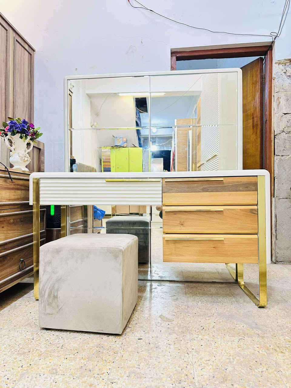 غرفه نوم تركي ٧ قطع براند ماركه مديل حديث اصدار 2025 نضام ابواب هايدروليك خشب ثقيل جدن سكك هايدروليك شفط سرير مخزن جكات اقماش وتر بروف اصلي ارجل حديد  سعر مليون و١٥٠ وبيه مجال لستفسار او لحجز ***********
