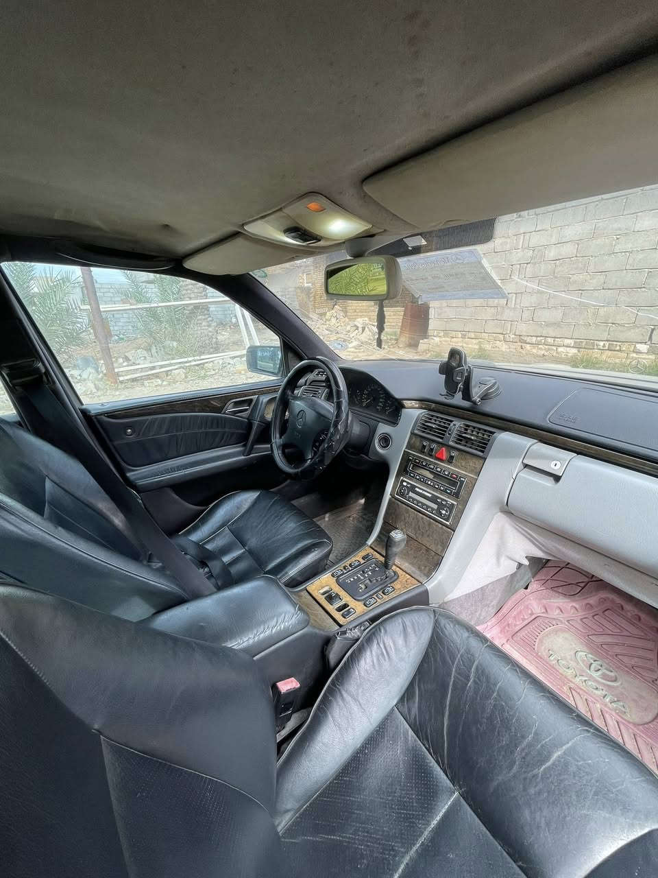 سلام عليكم
مارسدس ام عيون للبيع فقط 

موديل 1998

رقم بابل 

تخم تايرات نضيف

تحويل مباشر ابسمي 

محرك السياره vالمرغوب 

بدي السياره سليم من الحادث 

المكان بابل  قرب جامعه بابل

السياره تريك بيها البصرة 

نواقص السياره فقط ادامه محرك فقط 

السعر 75$وبيها مجال قليل 

***********
