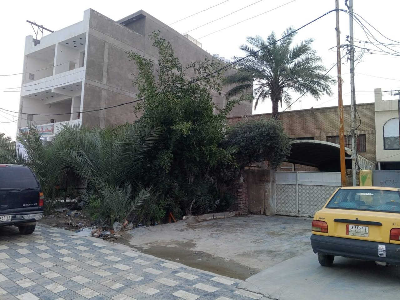 بيت للايجار مساحة ٢٧٠ م على الشارع العام بين المضمار وحي التجار مجاور انشائية السعدي يصلح تجاري وسكني هاتف ***********
