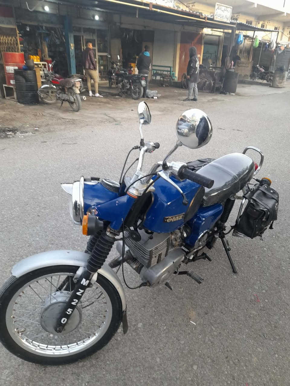 السلام عليكم اخواني درجه للبيع ٨١ بدون درجه كهربائيات كلها شغاله سيبايات خلفيه الماني نيكل مع جنط كشن جديد وياله بوربرن حصر سعرها ٩٠٠ بيها مجال بيع مسعجل اليريدها بي خبر ويدلل عنواني ديالى المقداديه *********** تحياتي للجميع
