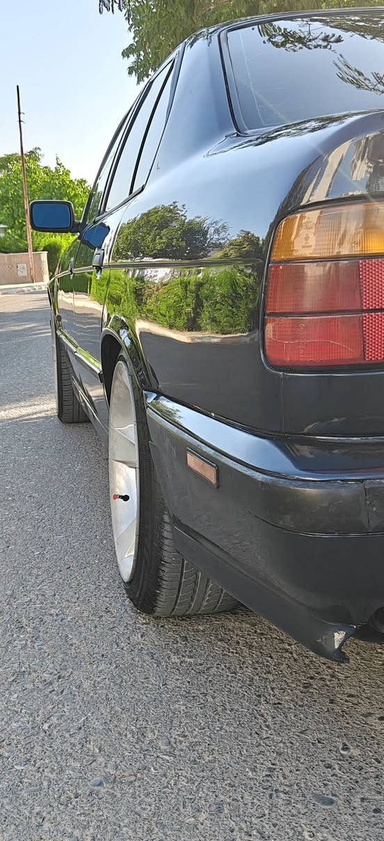 bmw
موديل 1990
كير عادي مينة كبس 
بجم عريض 
تبريد ثلج بدون حادث مكفول من الضربة 
منضومة زنون 
abs
سلايد 
السيارة كت كامل ام حتة الدركة ام

ويل هامان 
واحلة من هذ كلة رقم سليمانية مميز اربع ارقام
السعر 60 مجال بسيط 
..***********
ديالى خانقين

